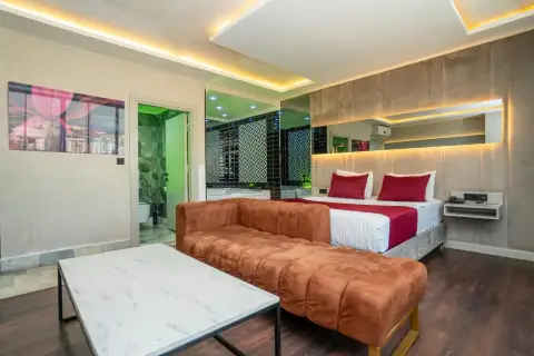 Jacuzzi Deluxe Room