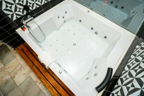 Jacuzzi Deluxe Room