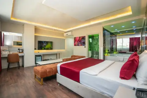 Jacuzzi Deluxe Room